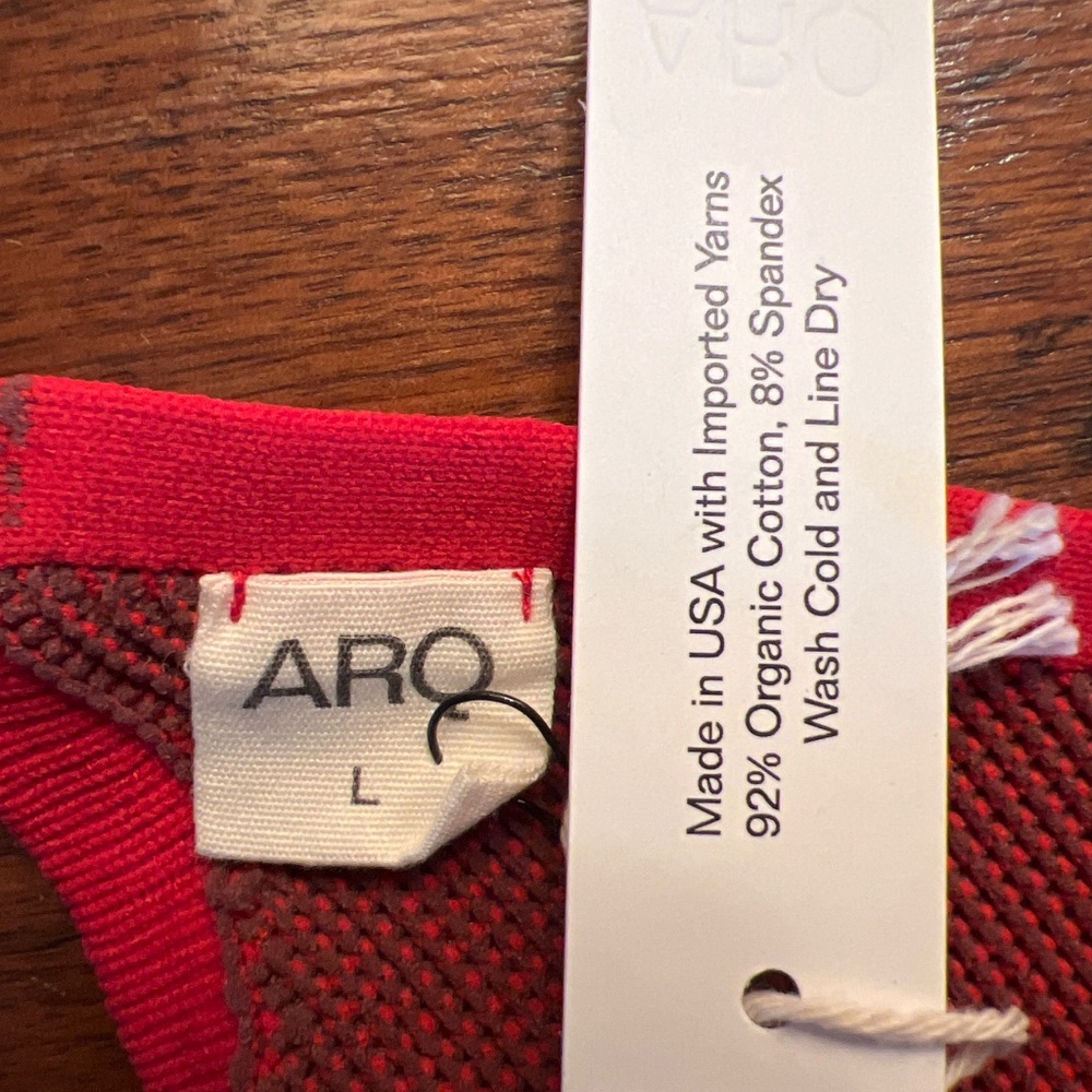 ARQ swimsuit in Cherry - Picture 3 of 4